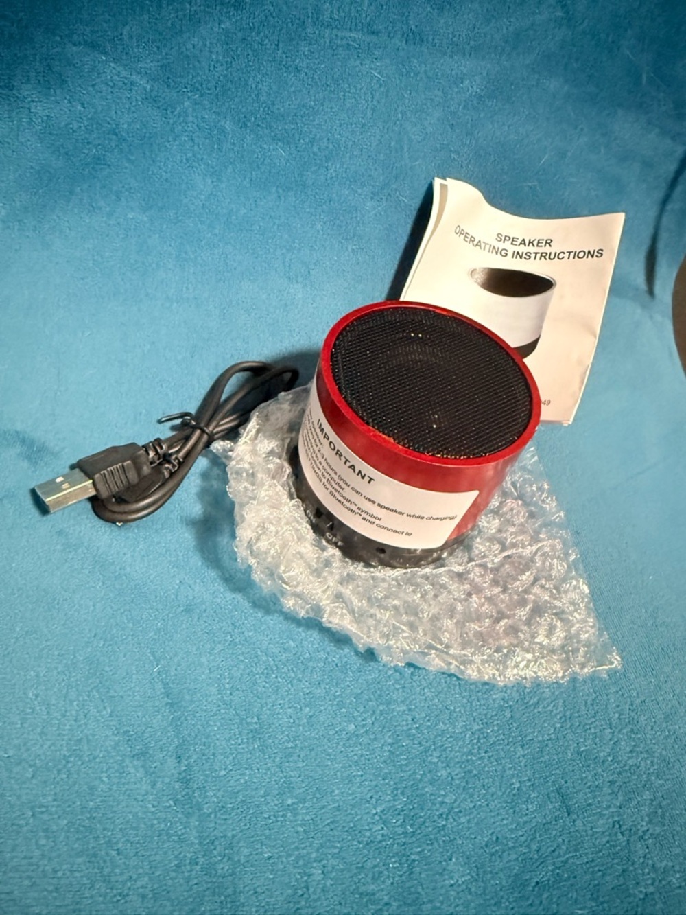 Portable Red Mini Bluetooth Speaker with USB Cable